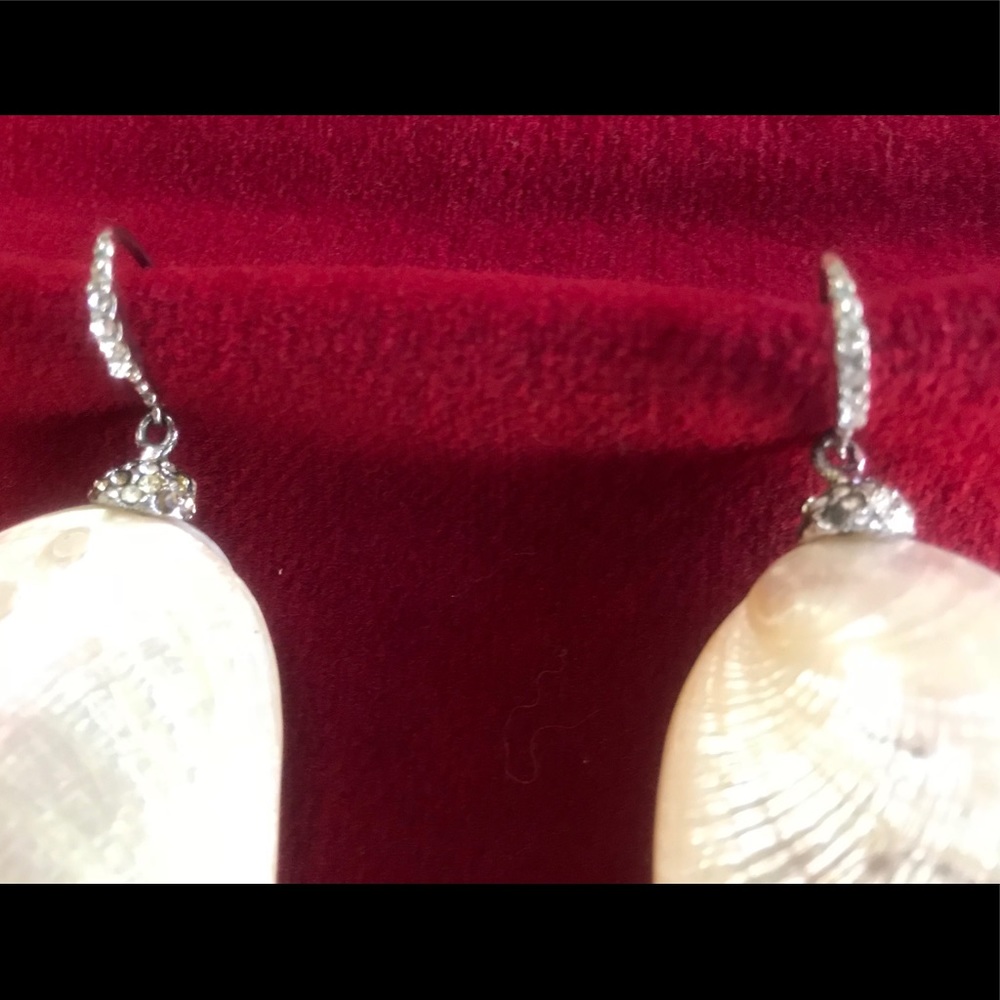 Shell earring - Picture 3 of 5